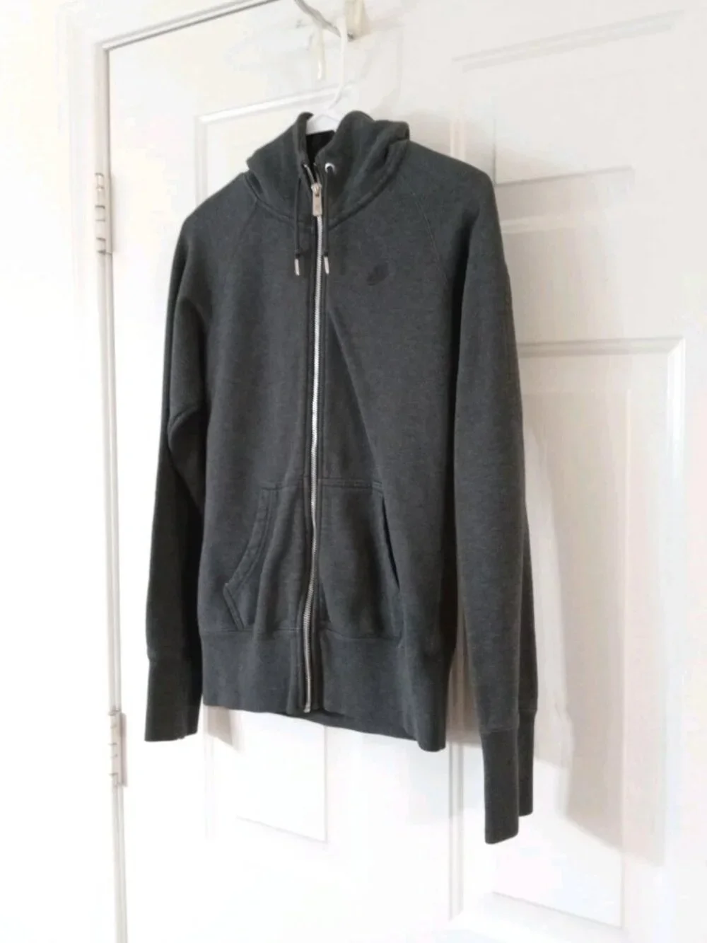 Nike Embroidered Black Swoosh Logo Dark Gray Full Zip Hoodie Sweatshirt Small